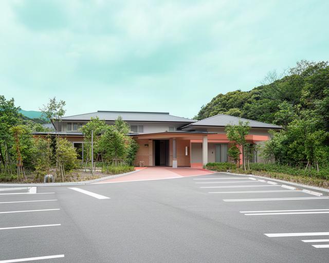 氷見バイパス近くの建物前にある来訪者用駐車スペース